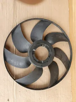 Aspa de ventilador Mercedes A203 - Pieza OEM usada