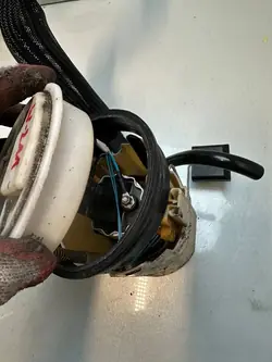 Pompe à carburant Mercedes-Benz 2114701694