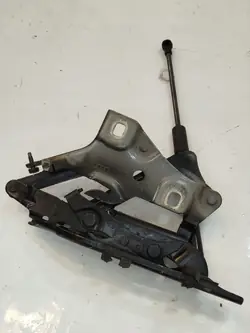 Oikea Konepeltisarana OEM 8W0823302C Audi A4 B9