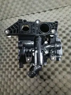 Boîtier de thermostat VW Audi 06L121111L