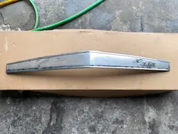 Moldura do capô Cadillac Eldorado OEM 16189007 1980-81