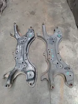 Viga suspensión delantera OEM Belka Corolla E12 - Usado