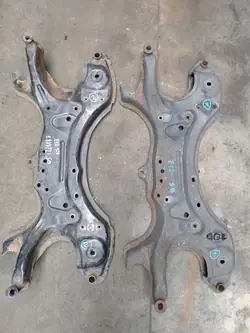 OEM Belka Corolla E12 Vorderachsträger - Gebraucht