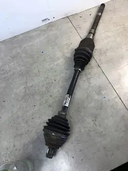 VW PASSAT B8 2.0 TDI CUAA RCG Höger Framdrevaxel