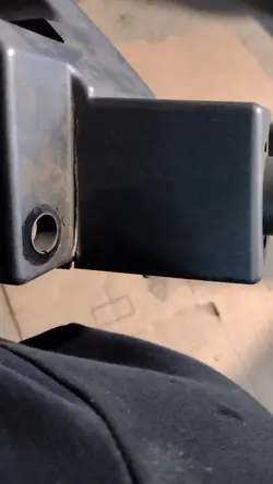 Höger stänkskärmsfästningsfäste OEM 31469373 Volvo