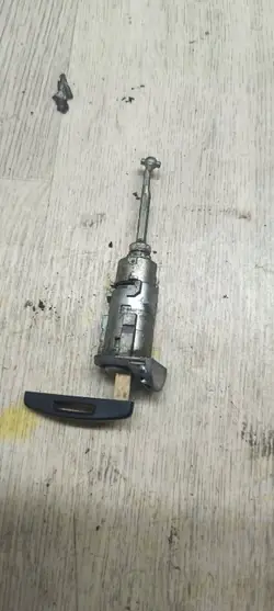 Renault Laguna III Insert Serrure Portière Gauche OEM KQR1566
