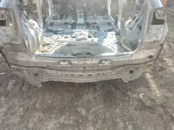 Cinta de porta-malas traseiro OEM 1C0 para Toyota Auris I HB 5D