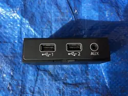 Audi USB AUX Portti OEM 8W0035736 A4 B9 A5 8W Q5
