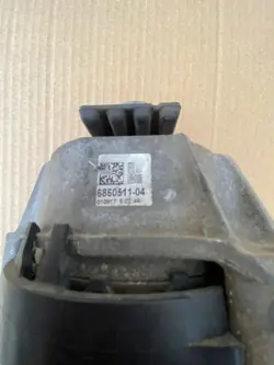 BMW Moottorin Kiinnike Vasen OEM 6860511 - Käytetty