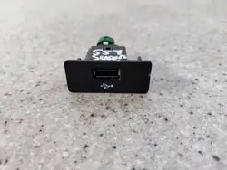 Prise USB OEM 3V003572705 pour Skoda Superb III