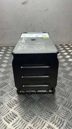 Begagnad Audi batteri OEM 8B3915105F 1Ah