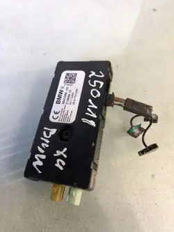 Amplificador de antena BMW OEM 684026903 - Usado