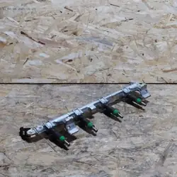 Rail d'injecteur Ford Fiesta MK6 1.4 OEM 98MF-BB-9F593