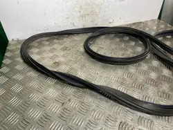 Mitsubishi OE FOB20622 Kofferraumdichtung - Gebraucht
