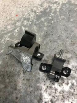 APU27583 Charnière Porte Avant Gauche Mercedes W205