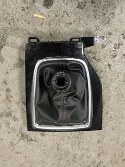 Mazda 3 III BM Vaihteenvalitsimen holkki OEM BHN3-64341
