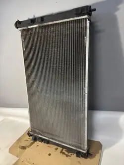Radiateur Mitsubishi Outlander 2 OEM 1350A050 (2005-2009)