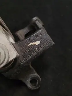 Suporte Caixa Velocidades Ford DP53-6P082-CB - Usado