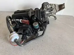 Compresseur suspension air OEM M8E2-3B484-AB Occasion