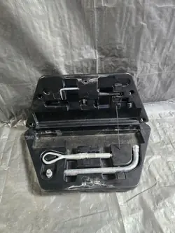 Verktygsfack OEM 4E0012123C Audi A8 D3 Begagnad