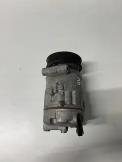VW Audi Ilmastointikompressori OEM 1K0820808A Käytetty
