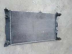 Audi A4 B6 Vesijäähdytin OEM 8E0121251 - Käytetty