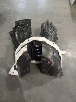 Fram vänster hjulhus OEM 9858083880 för Citroen C3 IV