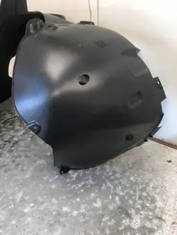 Etuvasen pyöränkaari Audi Q2 OEM 81M821171BILI