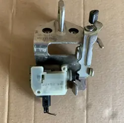 Serrure de coffre OEM 1Z9827511C Skoda Octavia II