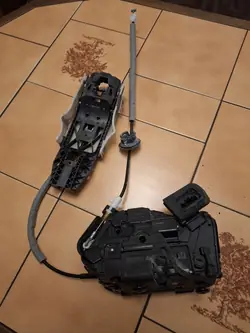 Bakre högra dörrlås SKODA SUPERB III ESTATE