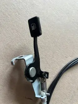 Leva di apertura tappo carburante Suzuki Swift MK8
