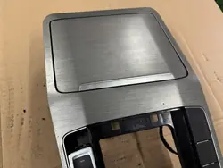 OEM 517863284D Vorderer Tunnelaschenbecher für VW Golf Sportsvan
