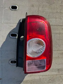 Höger Baklykta Dacia Duster