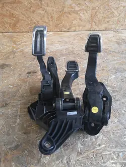 AUDI A1 8X OEM poljinsarja - Kaasu, Jarru, Kytkin