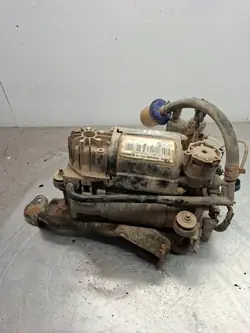 Mercedes-Benz E W211 Taka-ilmakompressori OEM 41540330301