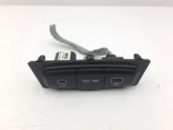 Tomada USB Hyundai i20 OEM 84644Q0600 - Usado