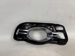 Grade de para-choque direito Mercedes Classe C A2048852523