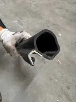Motorhukspackning OEM 8305472 för Peugeot 2008 II