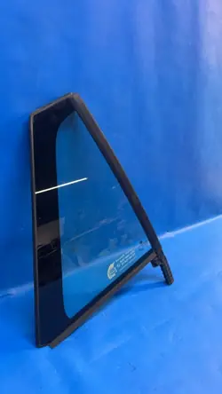Vitre Décorative Arrière Droite OEM 6V9845214 - Skoda Fabia