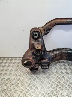 Vorderer Querträger OEM 1073300942 für Mercedes 107 SL/SLC
