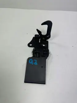 Q3 8U Lyft Motorhuv Lås 8U0823480C
