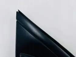 OEM OYT27200 Etu oikea lokasuojan kansi musta