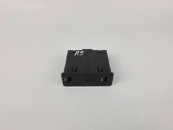 Prise USB Renault OEM 280239853R - D'occasion