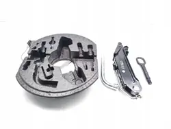 VW Golf Reservhjulsverktygssats OEM 1K0012115F