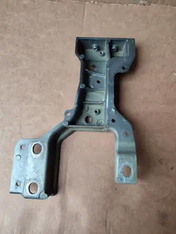 Support de pare-chocs droit OEM J8A2-17K898-AD
