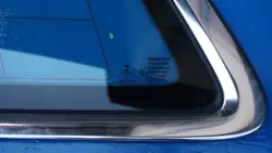 Volvo XC60 II linke hintere Karosserie-Scheibe OEM 32314883