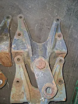 Jousenpidike OEM A9413220003 Mercedes-kuorma-autoille