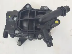 Termostaatin kotelo OEM 764481107 BMW F31 330i:lle