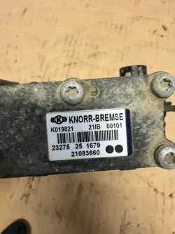 Volvo ilmaisäleventtiili OEM 21083660 - Käytetty