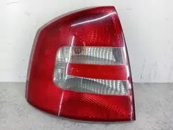 SKODA OCTAVIA II 04-07 HB Vänster Baklykta